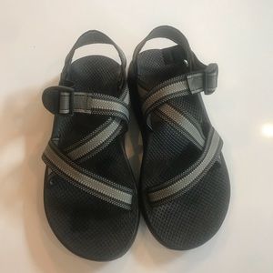 Men’s Gray and Black Chacos